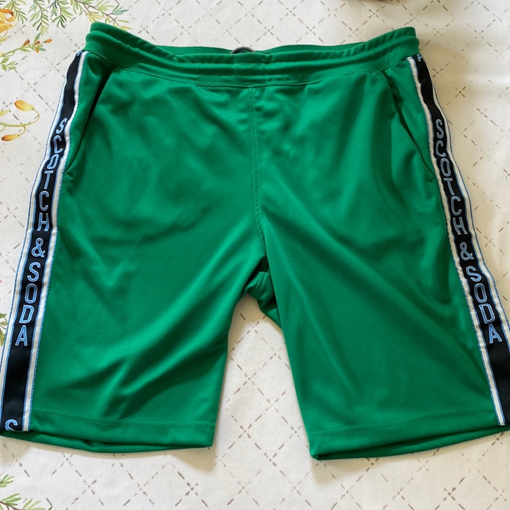 Scotch and Soda size XL green pull on shorts.